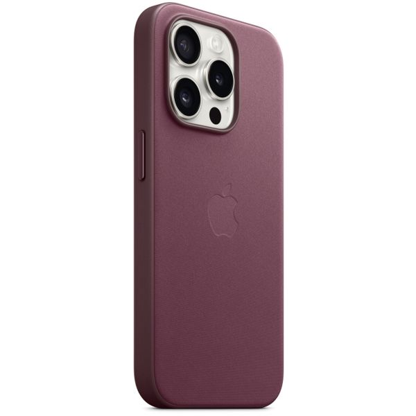 Apple ﻿Coque FineWoven MagSafe iPhone 15 Pro - Mulberry