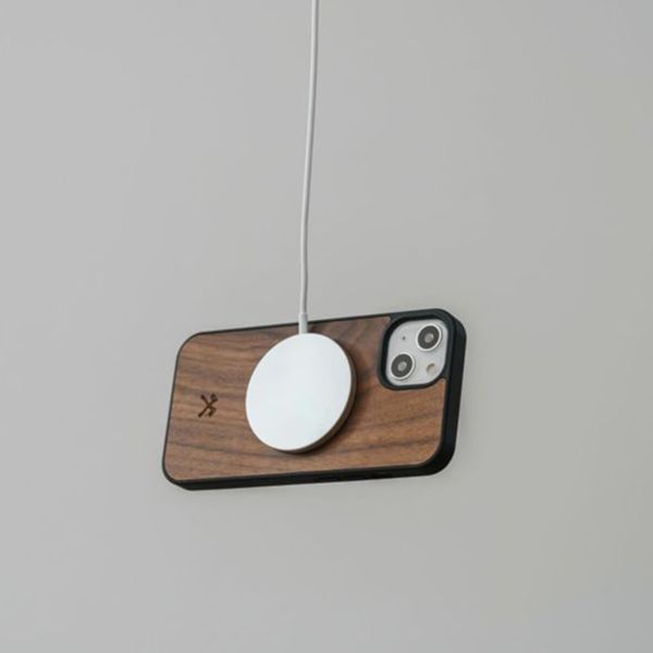 Woodcessories Coque Bumper MagSafe iPhone 14 - Walnut