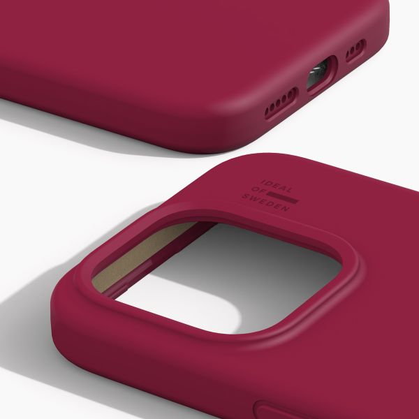 iDeal of Sweden Coque Silicone iPhone 14 Pro - Cranberry