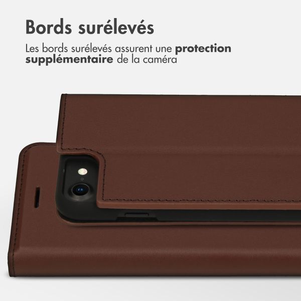 Accezz Étui de téléphone Slim Folio en cuir de qualité supérieure iPhone SE (2022 / 2020) / 8 / 7 / 6(s) - Brun