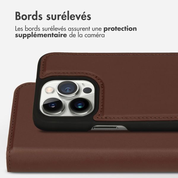 Accezz Étui de téléphone portefeuille en cuir de qualité supérieure 2 en 1 iPhone 14 Pro - Brun