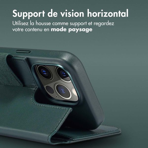 Accezz Étui de téléphone portefeuille en cuir 2-en-1 avec MagSafe iPhone 14 Pro - Cedar Green