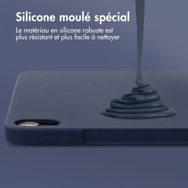 Accezz Coque Liquid Silicone avec porte-stylet iPad Air 11 pouces (2024) M2 / Air 5 (2022) / Air 4 (2020) - Bleu foncé