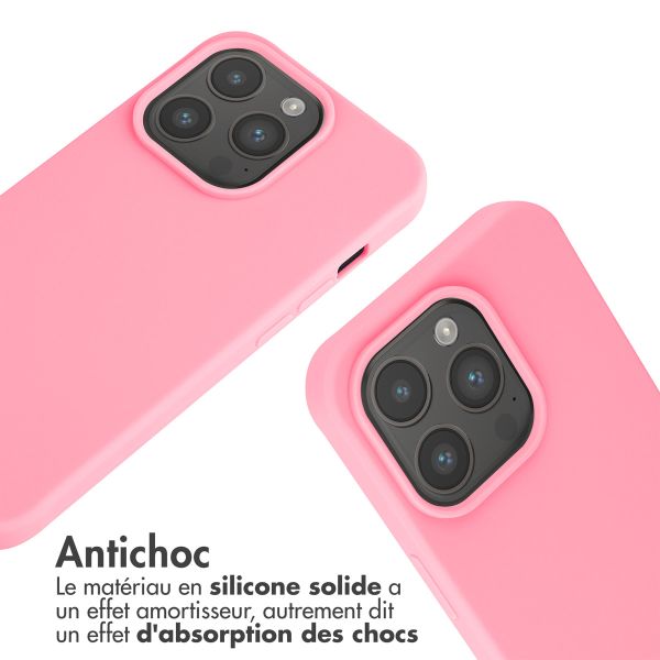 iMoshion ﻿Coque en silicone avec cordon iPhone 15 Pro - Rose