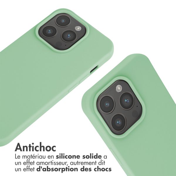 iMoshion ﻿Coque en silicone avec cordon iPhone 15 Pro - Vert