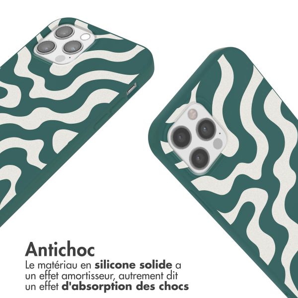 imoshion Coque design en silicone avec cordon iPhone 12 (Pro) - Petrol Green Groovy