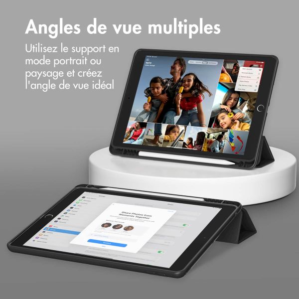 Accezz Étui de téléphone portefeuille Smart Silicone iPad 6 (2018) 9.7 pouces / iPad 5 (2017) 9.7 pouces - Noir