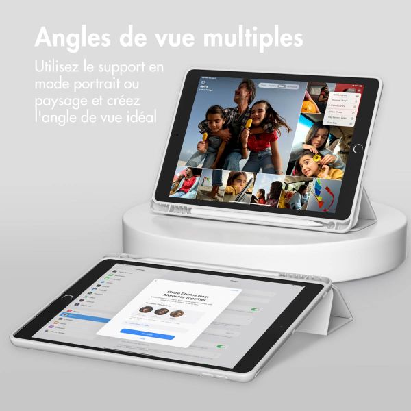 Accezz Étui de téléphone portefeuille Smart Silicone iPad 6 (2018) 9.7 pouces / iPad 5 (2017) 9.7 pouces - Gris