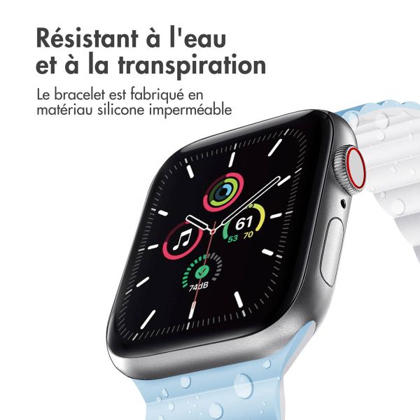 imoshion Bracelet magnétique en silicone pour l'Apple Watch Apple Watch Series 1-9 / SE - 38/40/41 mm / Series 10 - 42 mm - Bleu / Blanc