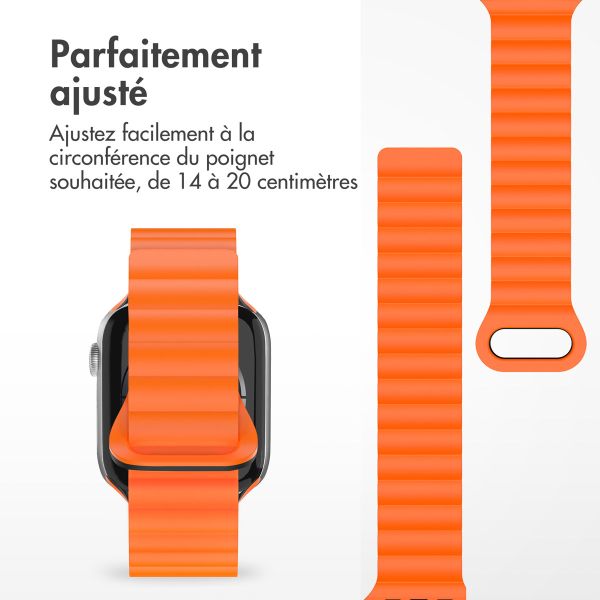 imoshion Bracelet magnétique en silicone pour l'Apple Watch Apple Watch Series 1-9 / SE - 38/40/41 mm / Series 10 - 42 mm - Orange / Noir