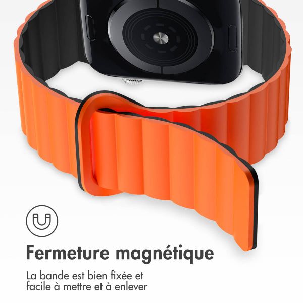 imoshion Bracelet magnétique en silicone pour l'Apple Watch Apple Watch Series 1-9 / SE - 38/40/41 mm / Series 10 - 42 mm - Orange / Noir