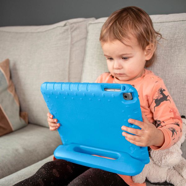 iMoshion Coque kidsproof avec poignée iPad 9 (2021) 10.2 pouces / iPad 8 (2020) 10.2 pouces / iPad 7 (2019) 10.2 pouces - Bleu