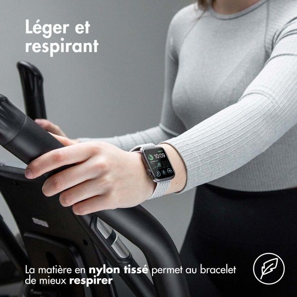 imoshion Bande élastique en nylon Apple Watch Series 1-10 / SE / Ultra (2) - 42/44/45/46/49 mm - Gris clair