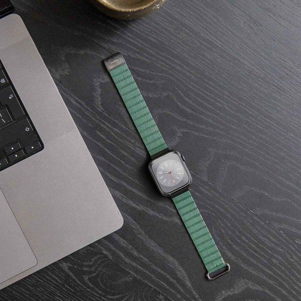 iMoshion Bracelet en cuir magnétique Apple Watch Series 1-9 / SE / Ultra (2) - 42/44/45/49 mm - Vert