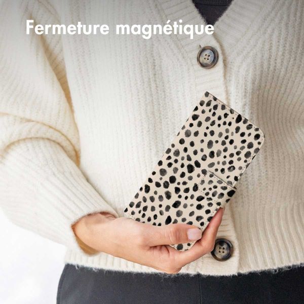 iMoshion ﻿Étui de téléphone portefeuille Design iPhone Xr - Black And White Dots