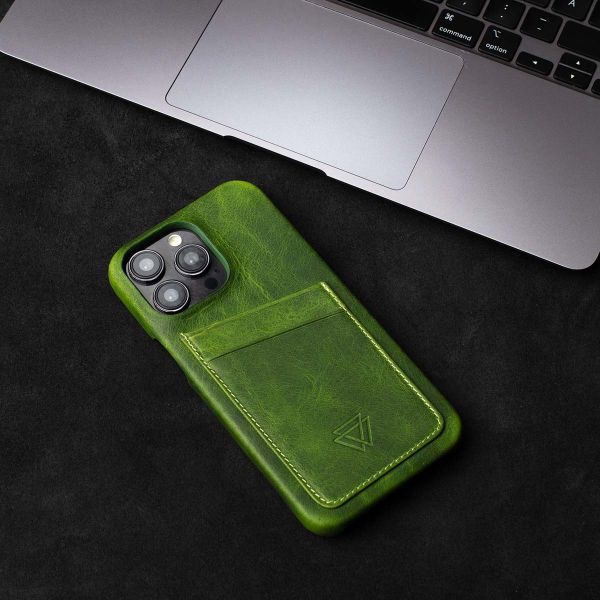 Wachikopa Coque Full Wrap C.C. avec 2 porte-cartes iPhone 14 Pro - Forest Green