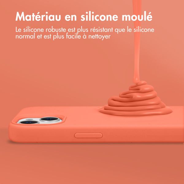 Accezz Coque Liquid Silicone iPhone 15 - Nectarine