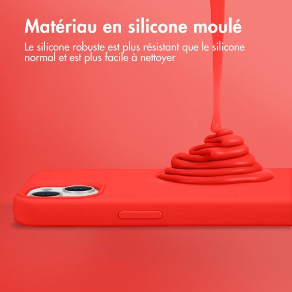 Accezz Coque Liquid Silicone iPhone 15 - Rouge