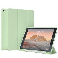 Accezz Étui de téléphone portefeuille Smart Silicone iPad 6 (2018) 9.7 pouces / iPad 5 (2017) 9.7 pouces - Vert clair