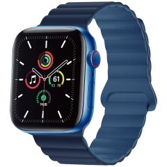 imoshion Bracelet magnétique en silicone pour l'Apple Watch Apple Watch Series 1-9 / SE - 38/40/41 mm / Series 10 - 42 mm - Bleu Foncé