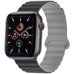 imoshion Bracelet magnétique en silicone pour l'Apple Watch Apple Watch Series 1-10 / SE / Ultra (2) - 42/44/45/46/49 mm - Noir / Gris